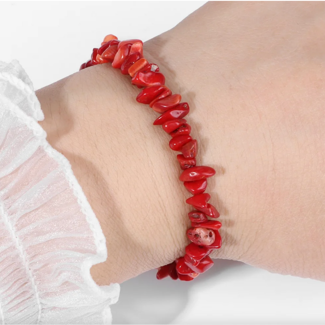 Handgemaakte rode koraal armband voor dames. Een beschermend en stijlvol edelsteen sieraad, ideaal cadeau voor haar.