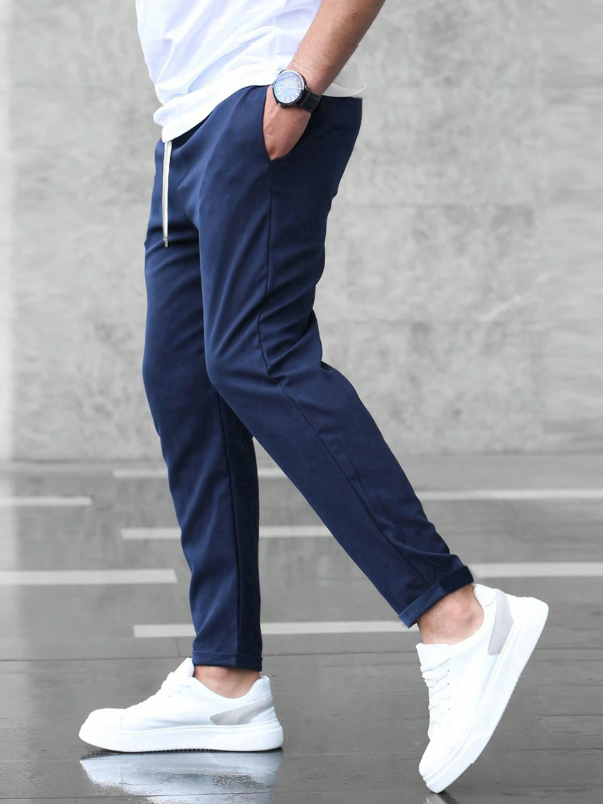 Groene moderne heren slim-fit broek met stretchstof; biedt ultiem comfort en een eigentijdse uitstraling.