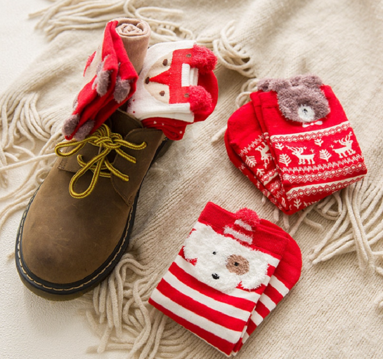 Stijlvolle en comfortabele kerstsokken, unisex design. Warm en een ideaal cadeau voor gezellige feestdagen.