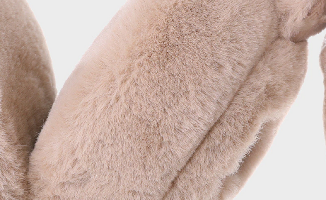Modieuze pluche oorwarmers voor uniseks gebruik. Biedt warmte en stijl tijdens koude winterdagen.