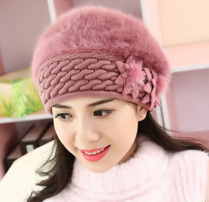 Zachte gebreide wintermuts voor dames van katoen, effen design, biedt warmte en comfort.