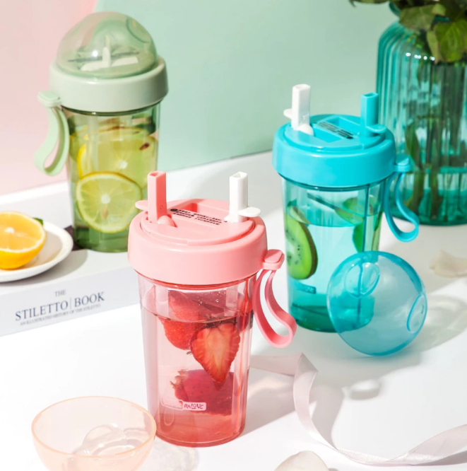 Lekdichte draagbare drinkfles met twee aparte vakken. Handig voor water en sportdrank tijdens workout.