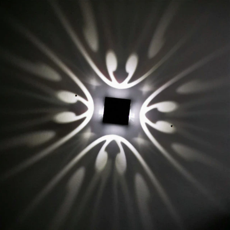 Moderne LED wandlamp voor sfeervolle verlichting, strak design en energiezuinig.