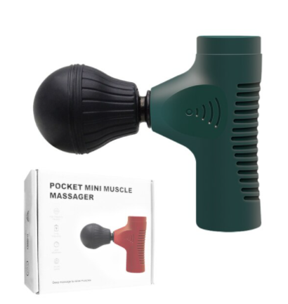 Man gebruikt draagbare spiermassager voor rugpijnverlichting en anti-stress. Ideaal voor spierherstel thuis.