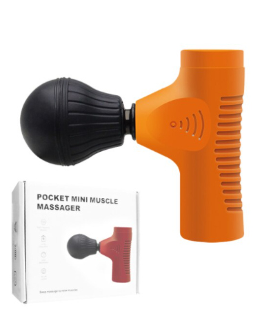 Vrouw masseert been met fascia pistool voor bloedsomloop, diepe ontspanning en effectief spierherstel.
