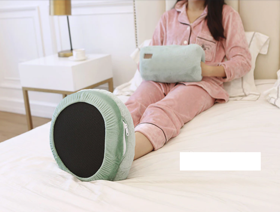 Roze elektrische voetenwarmer, een stijlvolle toevoeging voor comfort en warmte in huis, tegen koude voeten.