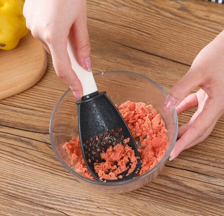 Innovatieve multifunctionele keukenlepel van PP; perfect voor koken, pureren van aardappelen en uitlekken van pasta.