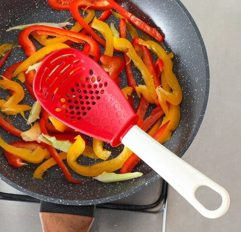 Zwarte multifunctionele keukenlepel van PP, hittebestendig en anti-aanbakveilig keukengerei voor dagelijks koken.