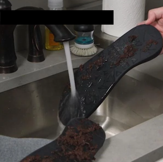 Stijlvolle en comfortabele pantoffels met uitneembare zool, bieden gemak en voetcomfort voor dagelijks gebruik.