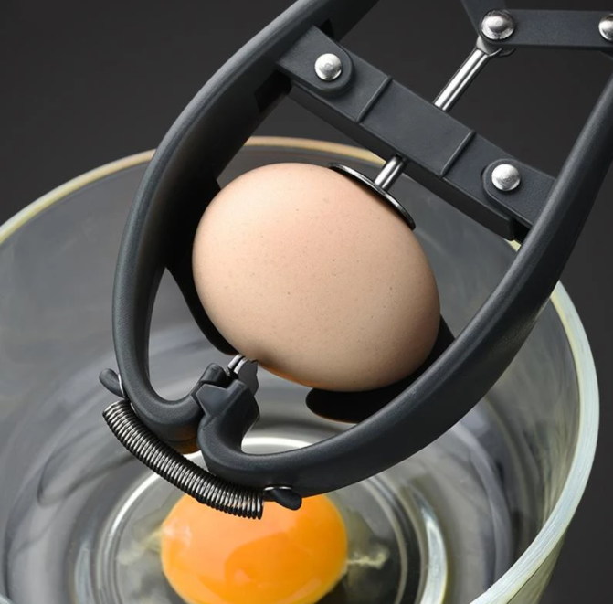 Duurzame RVS eierkraker, essentiële keukenhulp voor snel en schoon eieren kraken. Ideaal voor bakken en koken.