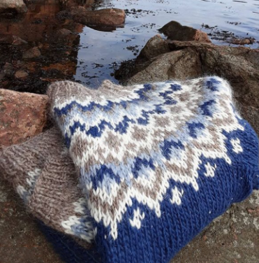 Comfortabele en stijlvolle gebreide heren trui, perfect voor een casual look in de winter of lente.