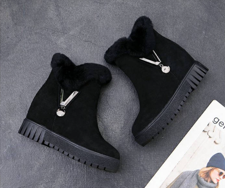 Dames winterlaarzen die warmte en stijl combineren, perfect voor comfortabele wandelingen in een winters landschap.