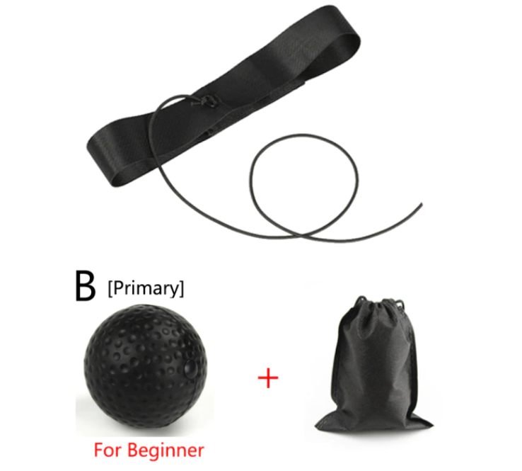 Bokser traint met reflexbal hoofdband om snelheid en nauwkeurigheid te verbeteren, essentieel voor boksen.
