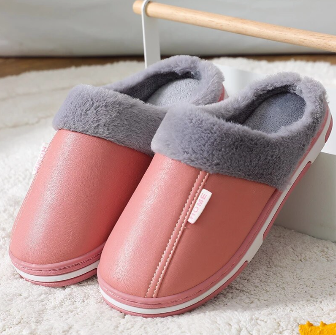 Veelzijdige unisex slippers voor binnen en buiten; bieden comfort en ondersteuning, zelfs op terras.
