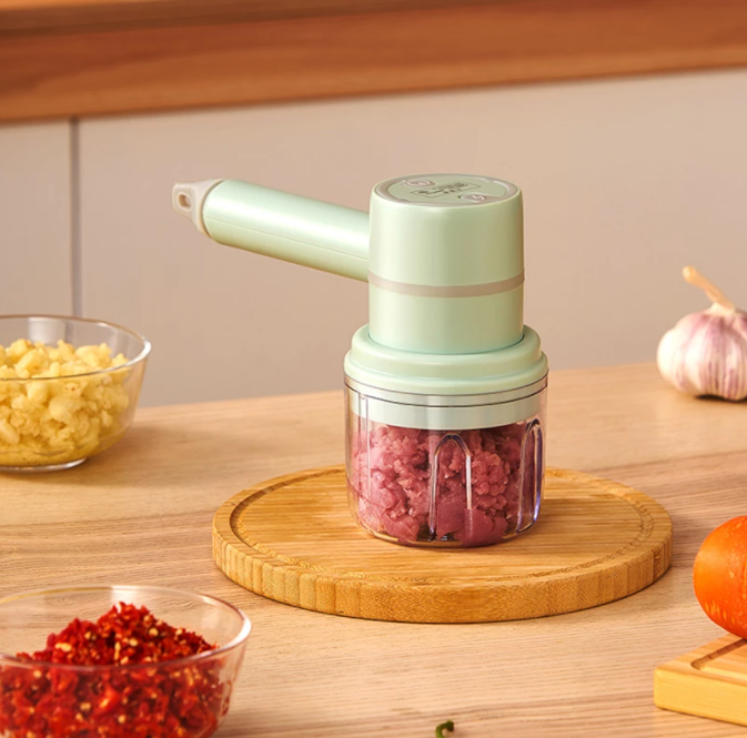 Krachtige draadloze blender pureert soep of smoothies moeiteloos, perfect multifunctioneel keukengerei.