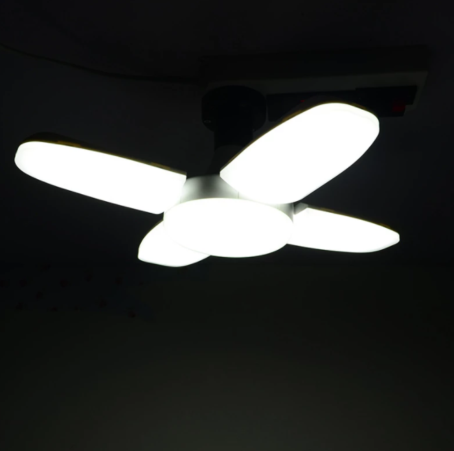 Witte opvouwbare LED lamp met geïntegreerde ventilator. Moderne, duurzame huisverlichting voor elk interieur.