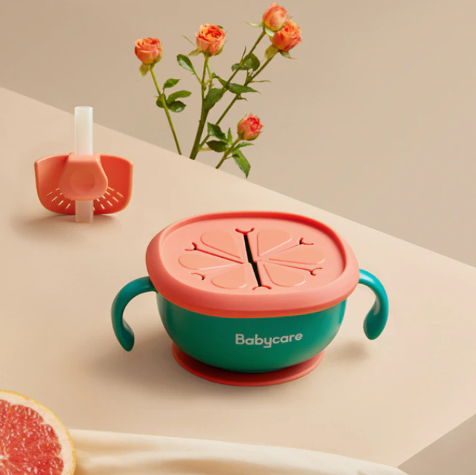 Multifunctionele baby eetkom met sterke zuignap en rietje, ideaal voor knoeivrij leren eten.