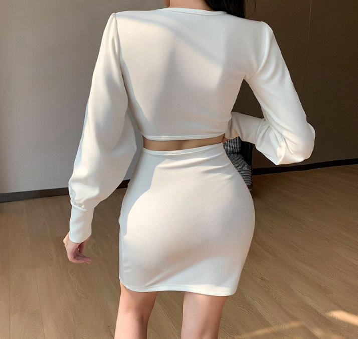 Stijlvolle dames mode jurk met pofmouwen, toont comfort en een modieuze elegante pasvorm.