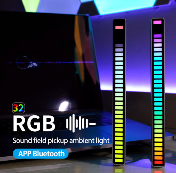 Sfeervolle auto interieurverlichting, LED strips verlichten vloeren en dashboards met instelbare RGB kleuren.