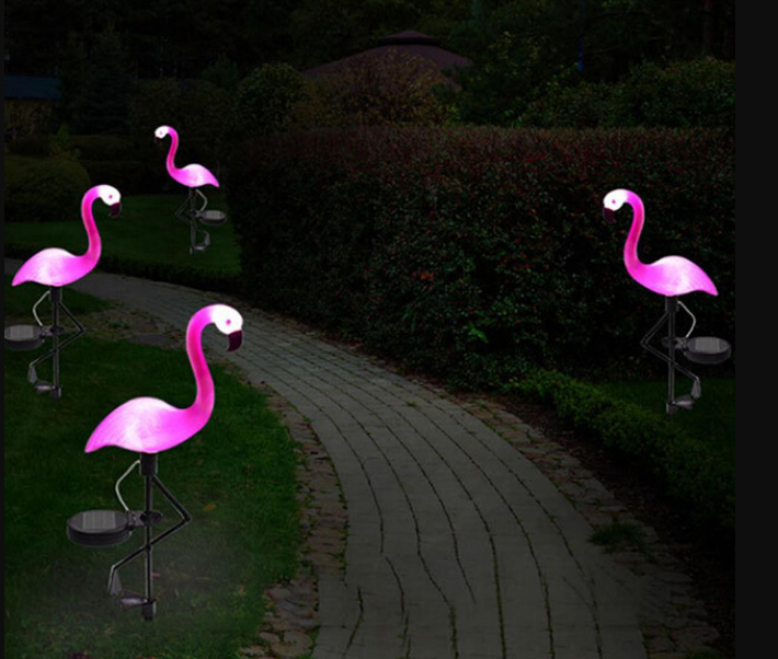 Energiezuinige roze solar LED flamingolamp voor buitenverlichting; ideaal als sfeerlicht in de tuin.