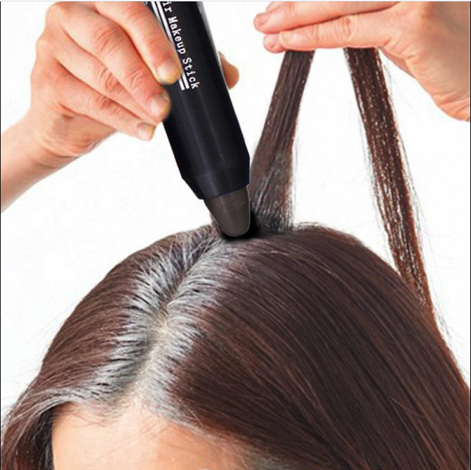 Verfris je look met deze tijdelijke haarverf pen. Camoufleert grijze wortels direct voor een jeugdige uitstraling.