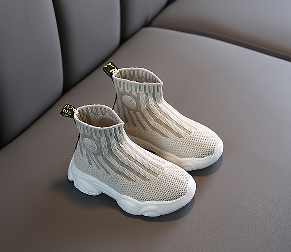 Ademende kinder sneakers met antislip zool, ideaal voor speelplezier en avontuurlijke jongens en meisjes.