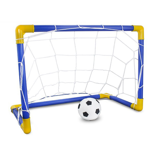 Jeugd voetbalset met doeltjes en bal, uren speelplezier, bevordert ontwikkeling.