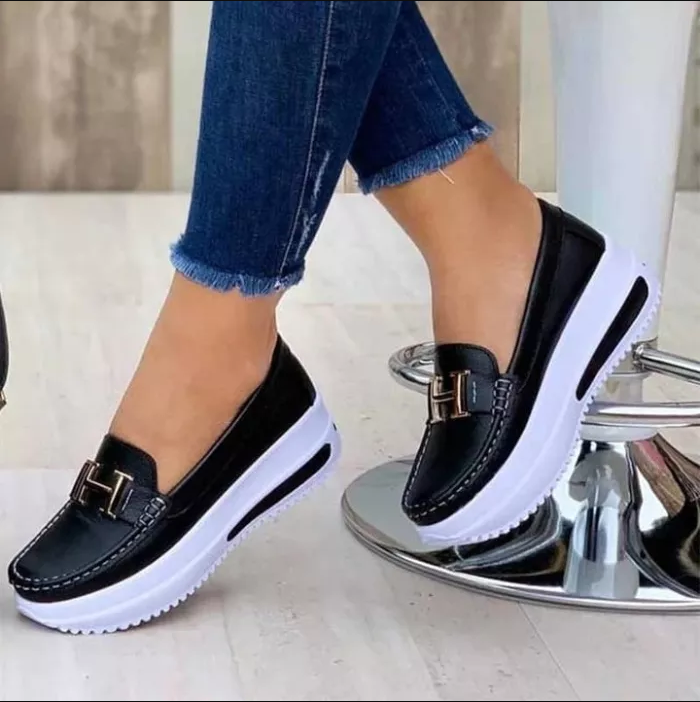 Modieuze damesschoenen met orthopedisch comfort; een elegante keuze voor elke vrouw die om haar voeten geeft.
