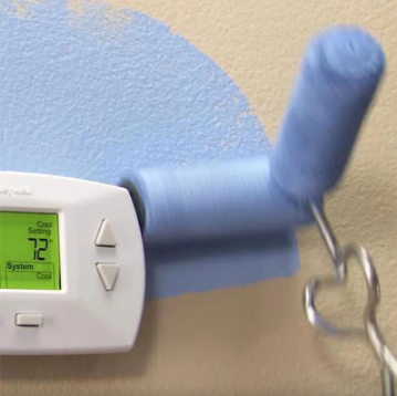 Innovatieve dubbele verfroller met ergonomisch handvat, ontworpen voor comfortabel en efficiënt schilderwerk.