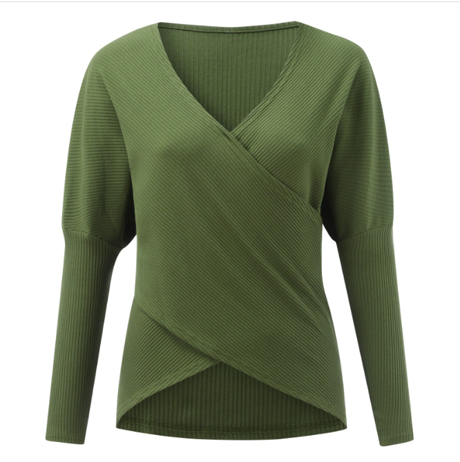 Modieuze groene dames trui met unieke Criss Cross voorkant en elegante V-hals. Geschikt voor herfst.