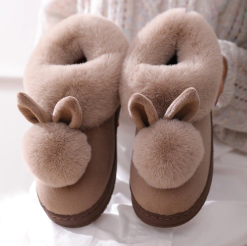 Warme en zachte konijn pantoffels voor dames en heren. Ideale comfort pantoffels voor ontspanning thuis.