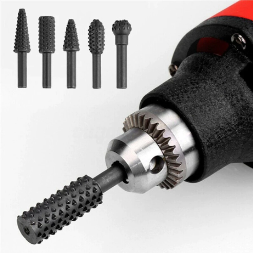 Diverse hardmetalen boren en frezen in handige gereedschap set, ideaal voor veelzijdige klussen.