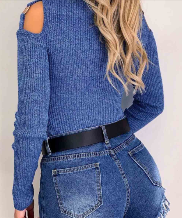 Stijlvolle off-shoulder damestrui, comfortabel en elegant. Een must-have winterkledingstuk in grijs.