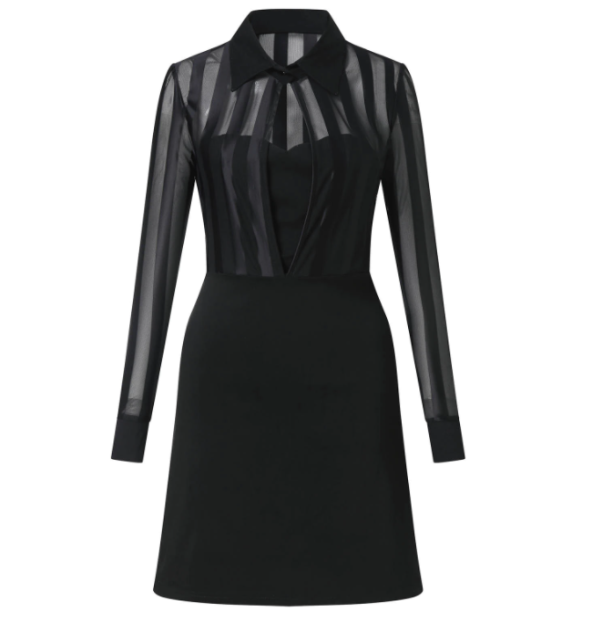Dames elegante jurk, benadrukt door een flatterende pasvorm, geschikt voor diverse damesmode stijlen.