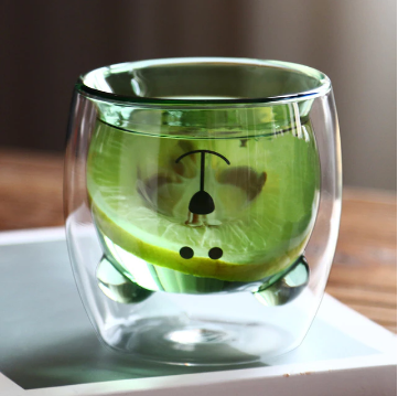 Dubbelwandig borosilicaatglas: isolerende mok die je dranken warm of koud houdt. Trendy en functioneel interieur item.