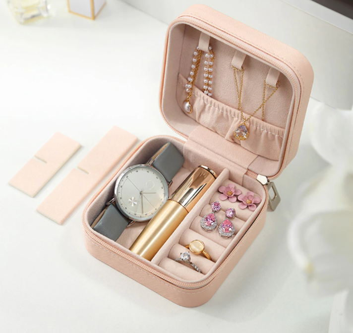 Elegante sieraden doos in luxe uitvoering, voor het stijlvol bewaren van je juwelencollectie.