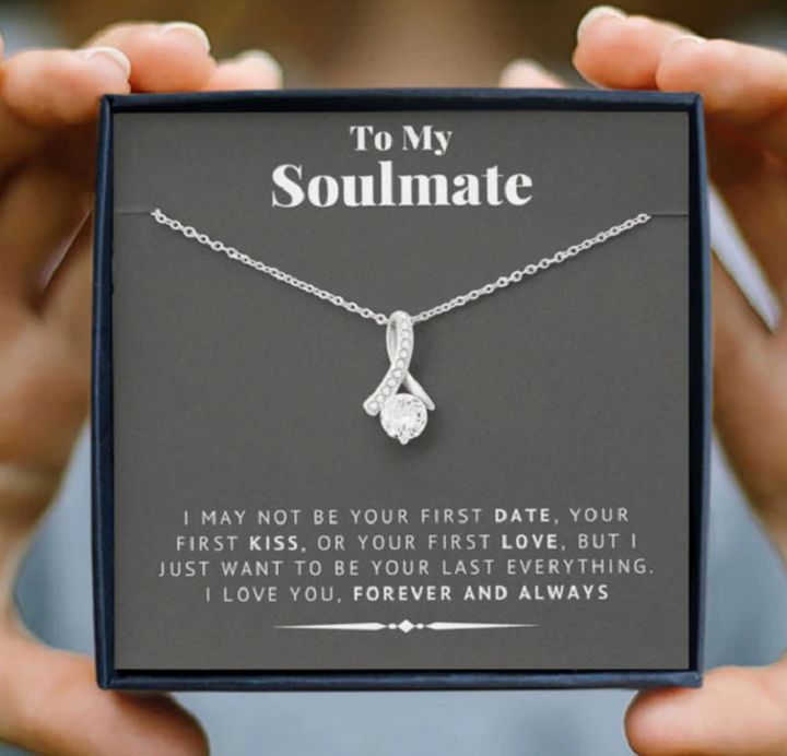 Elegante unisex sieraad: fonkelende zirkonia hanger aan een Tibetaans zilveren ketting, tijdloos en stijlvol.