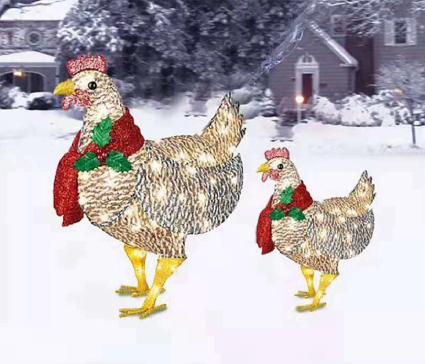Sierlijke verlichte kip met rode sjaal voor een warme sfeer in je tuin. Ideale decoratie voor de feestdagen.