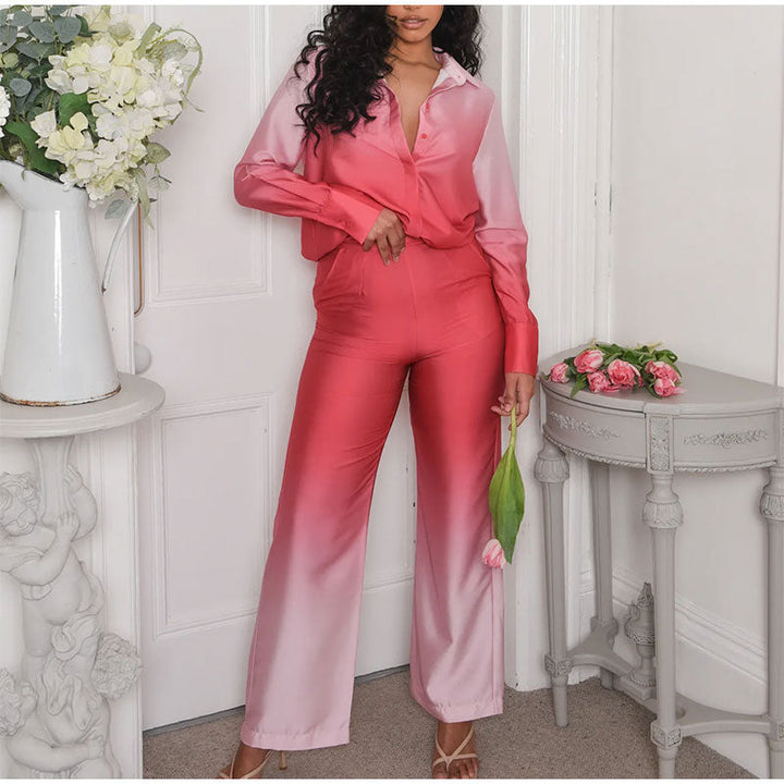 Trendy dames ombre outfit, bestaande uit comfortabele blouse en bijpassende broek.