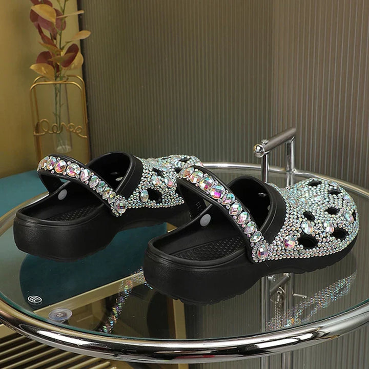 Zomerse dames slippers: comfortabel met fonkelende kristallen en strass, ideaal voor strand en vrijetijd.