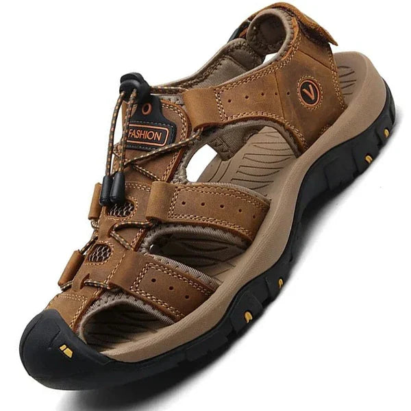 Bruine heren wandelsandalen met comfortabele pasvorm en stevige grip, ideaal voor zomerse avonturen.