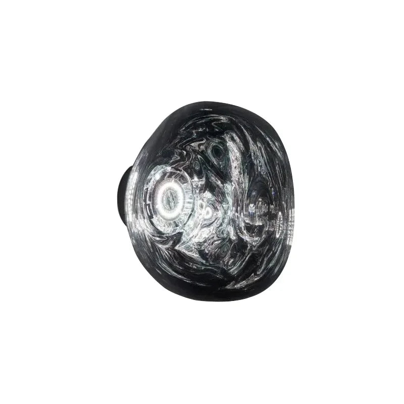 Minimalistische Scandinavische wandlamp, met subtiel lava effect, moderne sfeerverlichting.