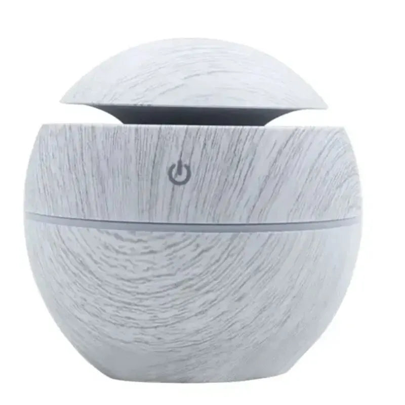 Draagbare fluisterstille luchtbevochtiger met diffuser, 130ml, USB-voeding en geïntegreerd LED-nachtlampje.
