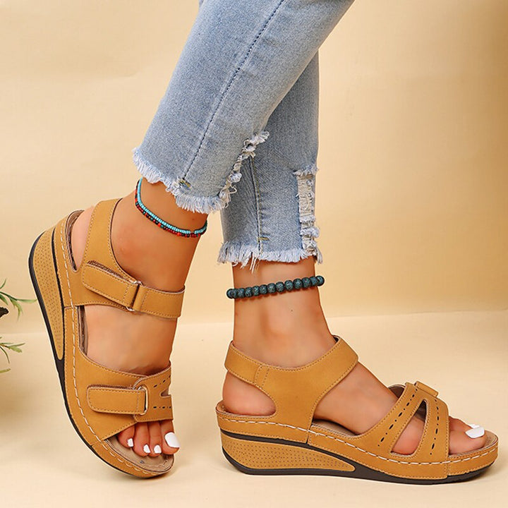 Damesmode sandalen met ergonomische pasvorm en een voetondersteunende zool voor welzijn.