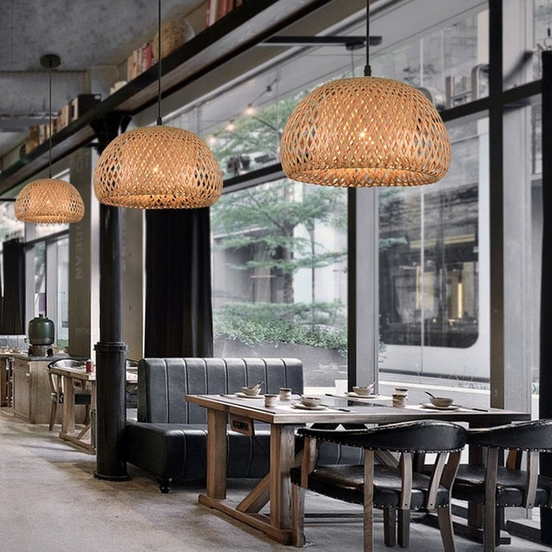 Bamboe hanglamp, sfeervolle natuurlijke verlichting voor een warm interieur.