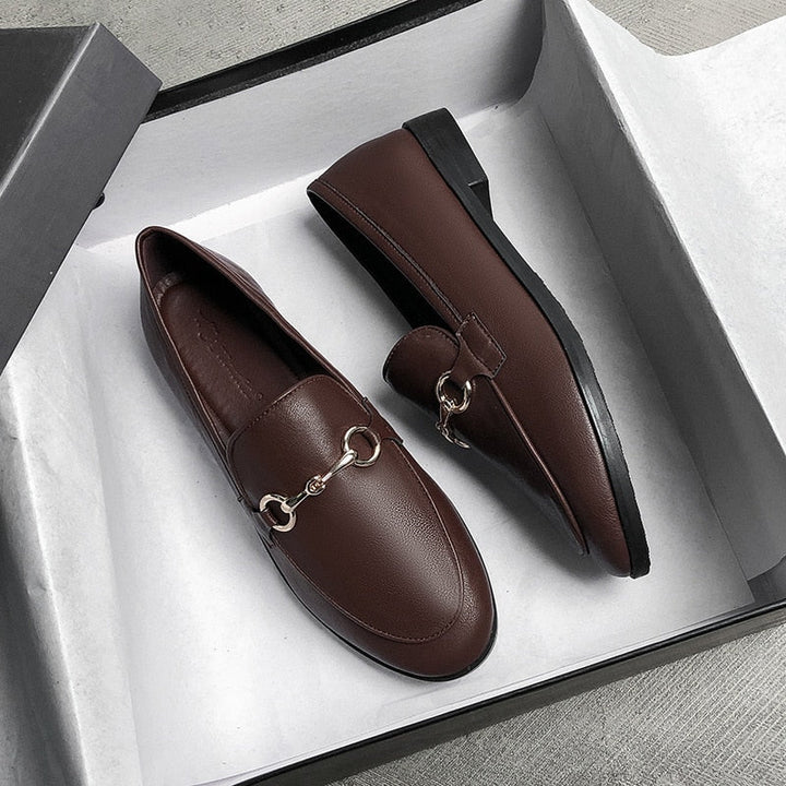 Elegante zwarte dames loafers van Evelins, met superieur voetcomfort en een moderne look.
