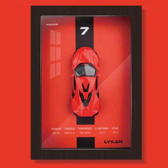 Stijlvolle muurdecoratie: 3D automodel in luxe lijst, ideaal voor interieur design met een autothema.