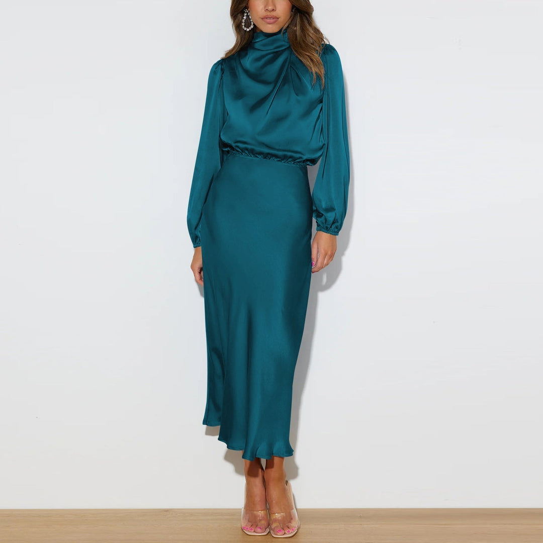 Blauwe satijnen maxi jurk Evelina. Elegante en formele dames feestjurk, perfect voor gala en chique diners.