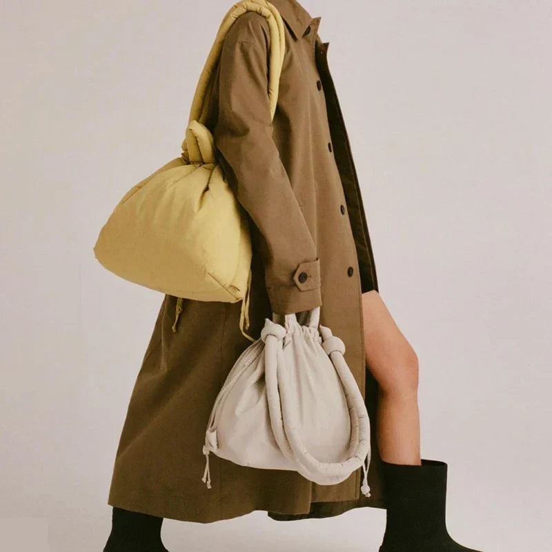 Zachte, gewatteerde puffer handtas voor dames. Modern en stijlvol, ideaal voor een trendy dagelijkse look.