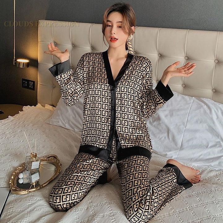 Stijlvolle ElegantPyjama™ voor dames, ontworpen voor maximaal comfort en klasse.